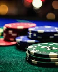 Người chơi Việt Nam trải nghiệm slot nổ hũ trên điện thoại di động